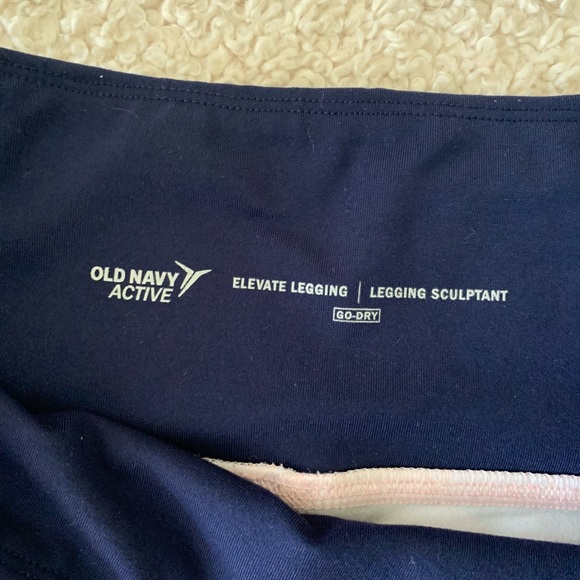 Old Navy Sports Bra and Leggings Matching Set - Picture 6 of 7